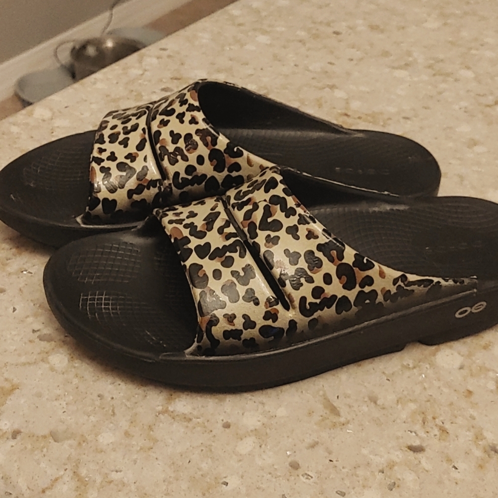 Oofos leopard slides